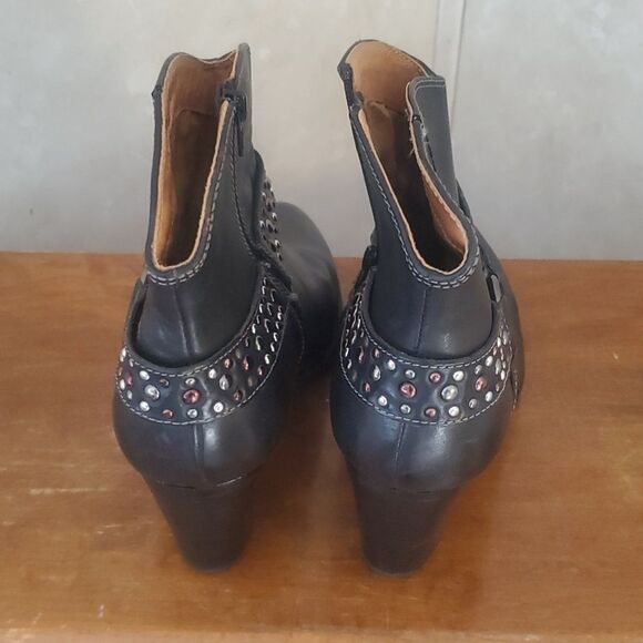 Sofft Black Studded Ankle Booties – Size 9.5 – Comfort & Edgy Style - Picture 4 of 11